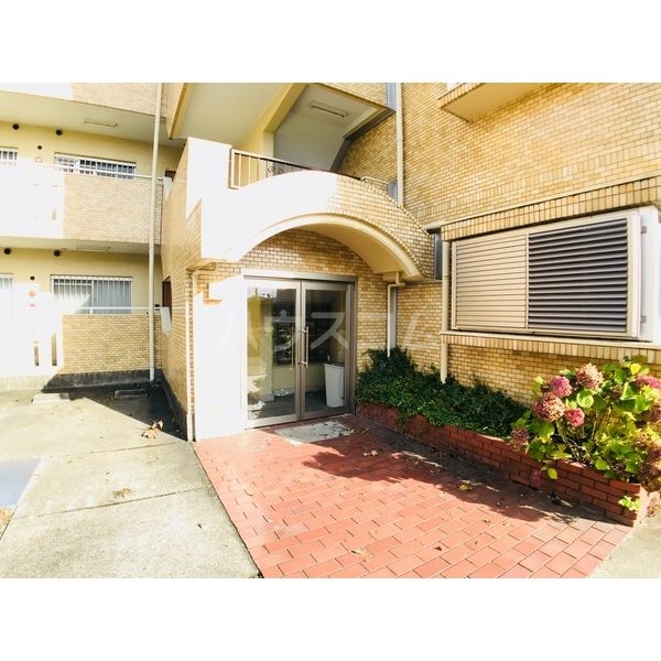 16/27 エントランス