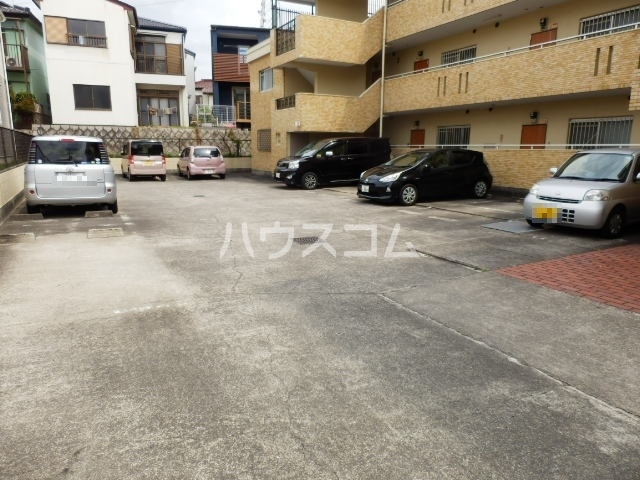 18/27 駐車場
