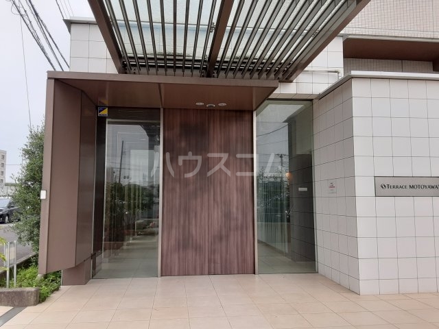 28/30 エントランス