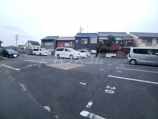27/30 駐車場