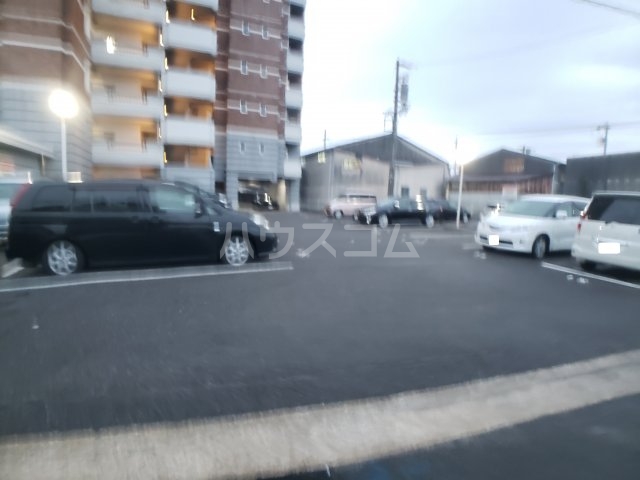 28/30 駐車場