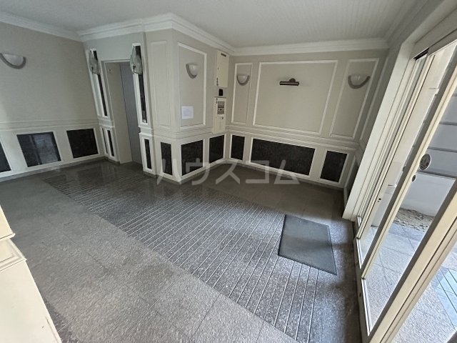 26/30 エントランス