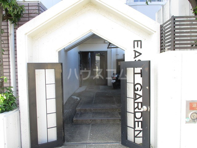 21/30 エントランス