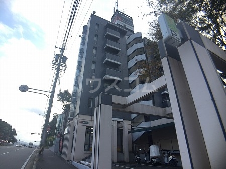 19/30 エントランス