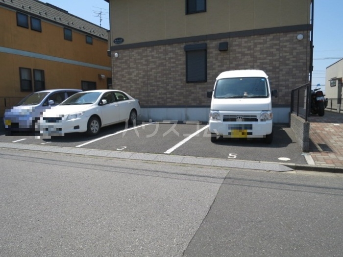 2/3 駐車場