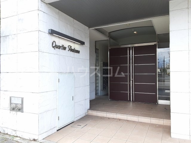 27/30 エントランス