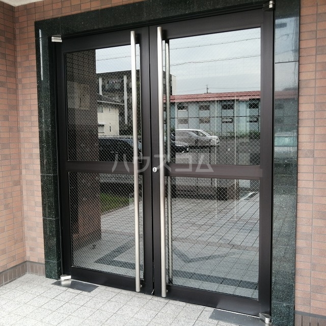 21/30 エントランス