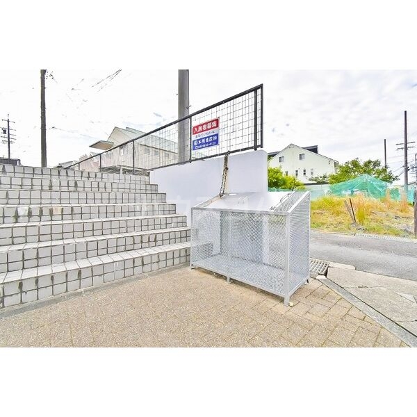 18/29 エントランス