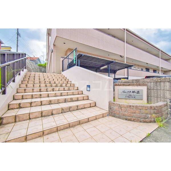 18/22 エントランス