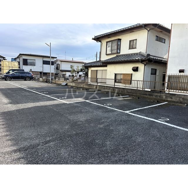23/26 駐車場