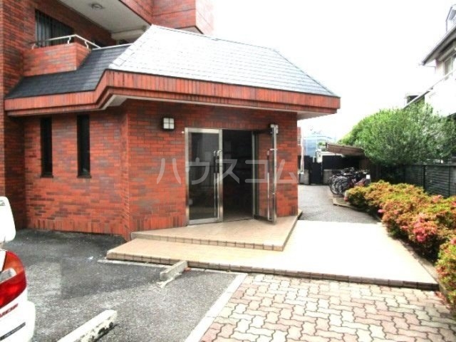 21/30 エントランス