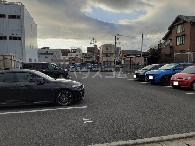 22/27 駐車場