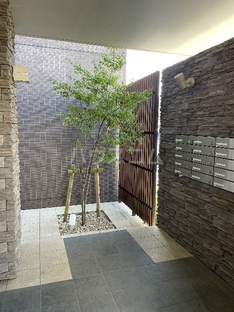 26/30 エントランス