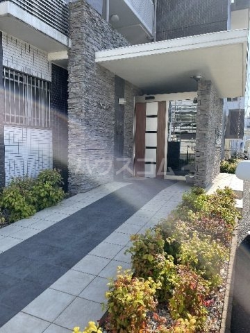 27/30 エントランス