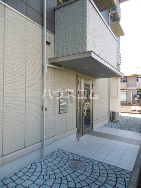 23/30 エントランス