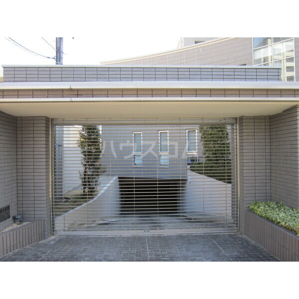 21/26 エントランス