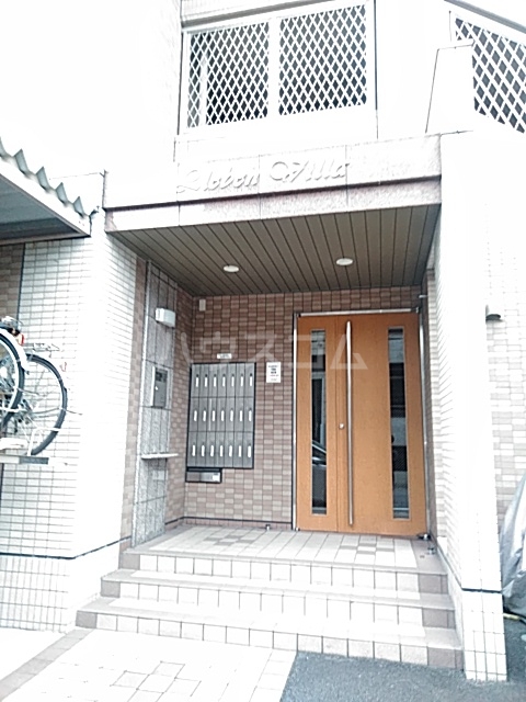 23/24 エントランス