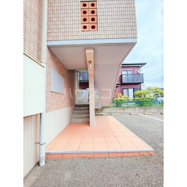 14/16 エントランス