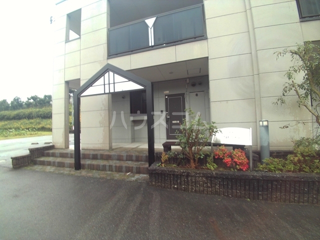 18/27 エントランス