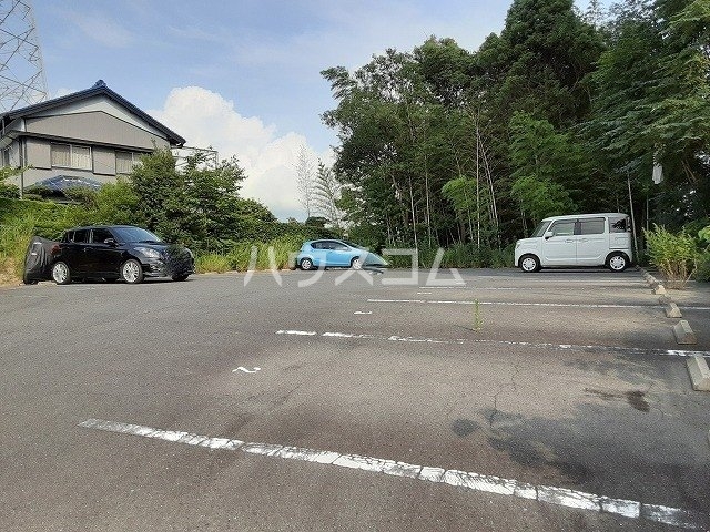 18/28 駐車場