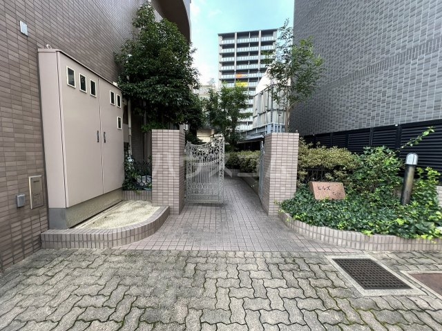 28/30 エントランス