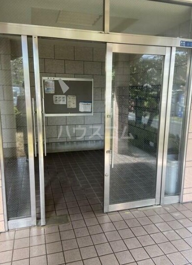 24/30 エントランス