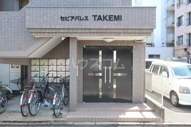 23/25 エントランス