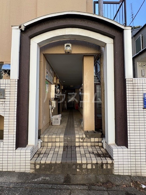 21/30 エントランス