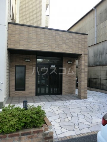 26/30 エントランス