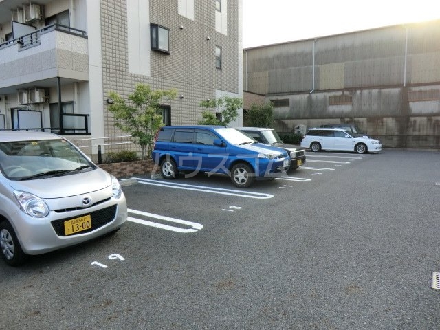 28/30 駐車場