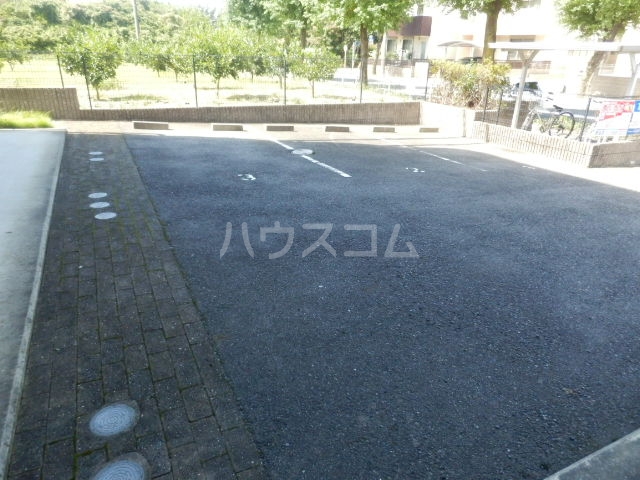 2/5 駐車場