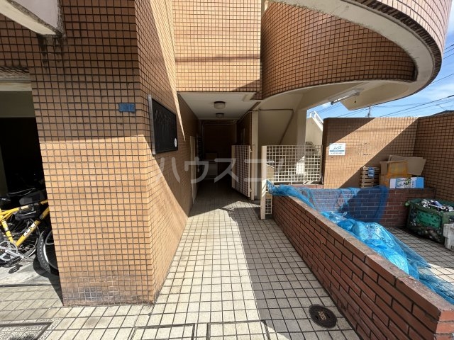 21/30 エントランス