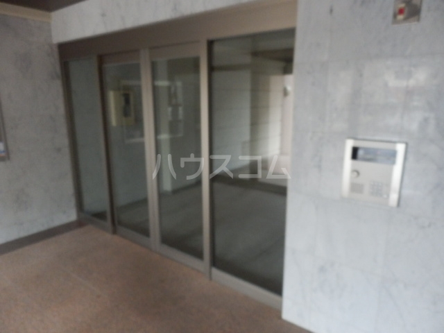 21/30 エントランス