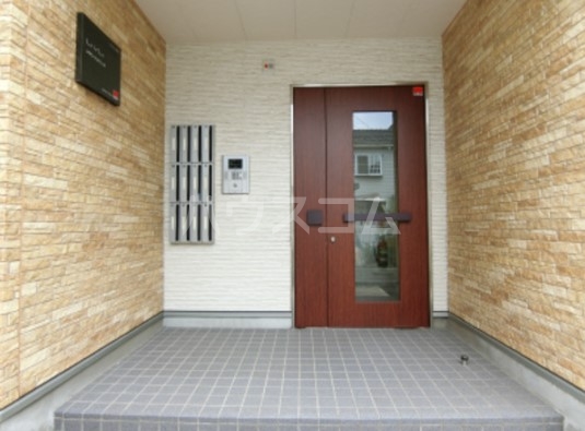 17/27 エントランス