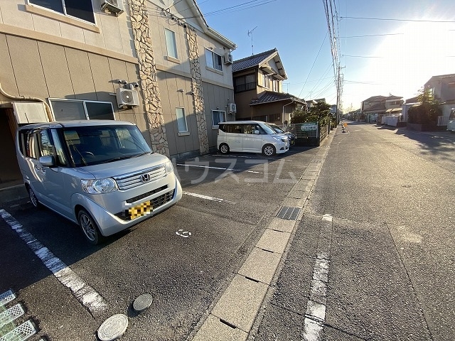 27/30 駐車場