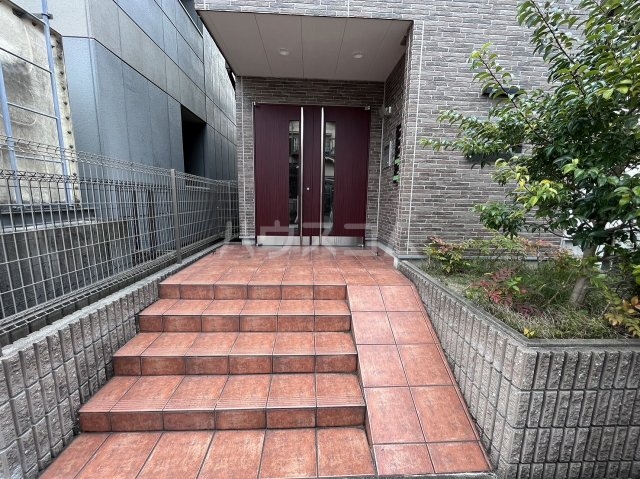 18/19 エントランス