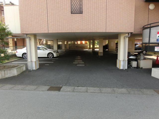 2/2 駐車場