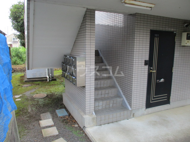 21/30 エントランス