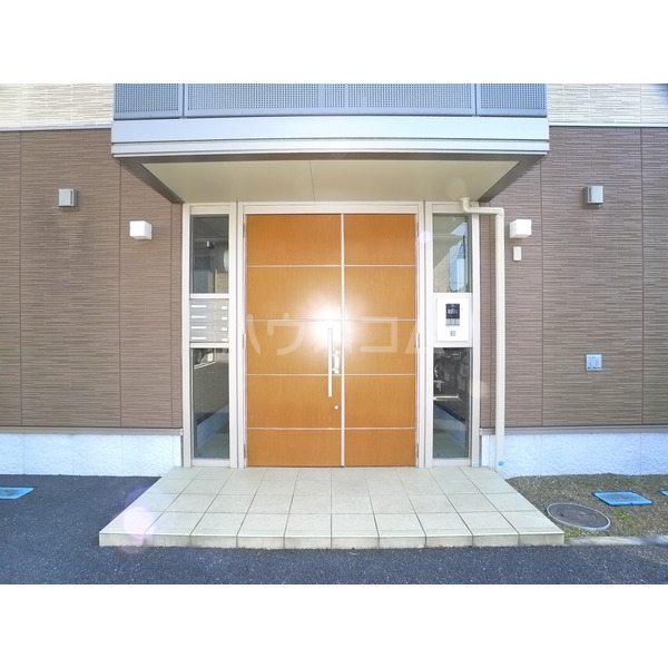 26/29 エントランス