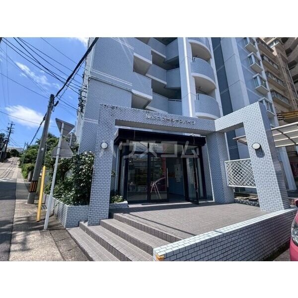 13/19 エントランス