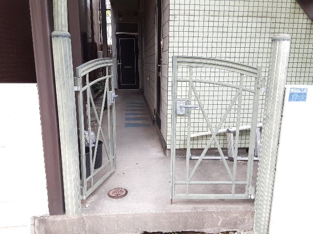 16/25 エントランス