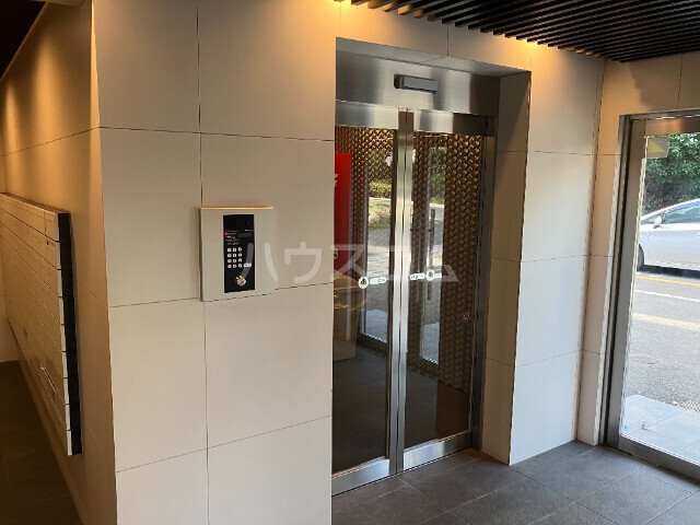 21/29 エントランス