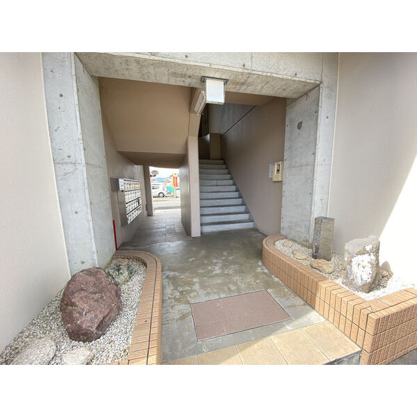 15/19 エントランス