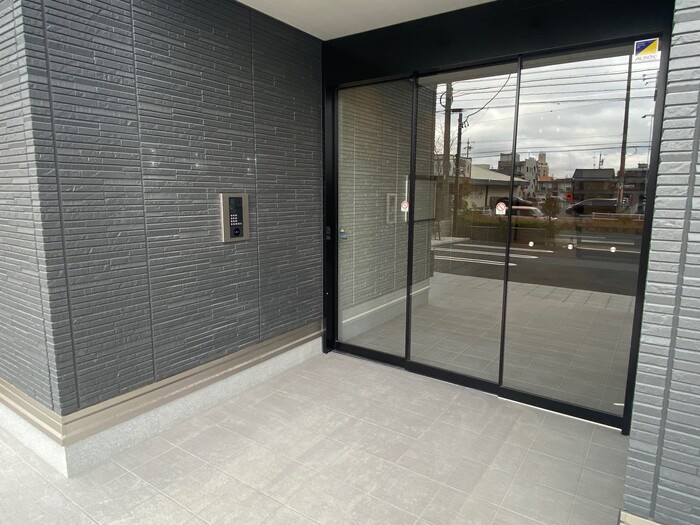 28/30 エントランス