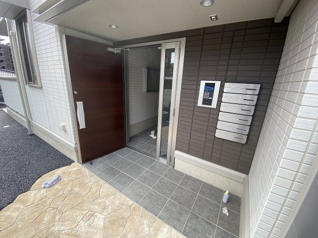 27/30 エントランス