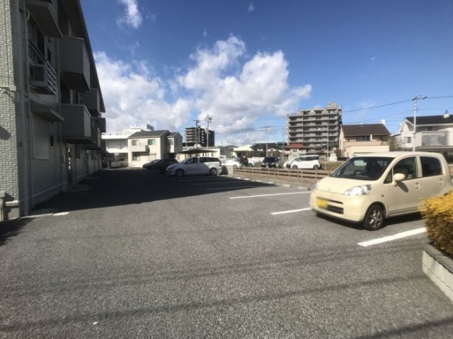 20/28 駐車場