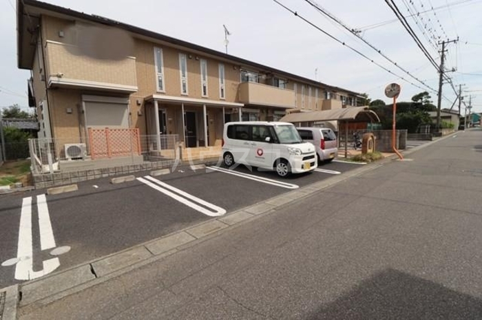 18/28 駐車場