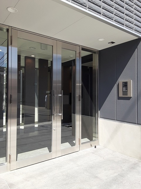 23/30 エントランス