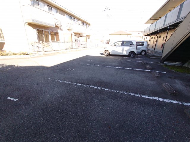 2/3 駐車場