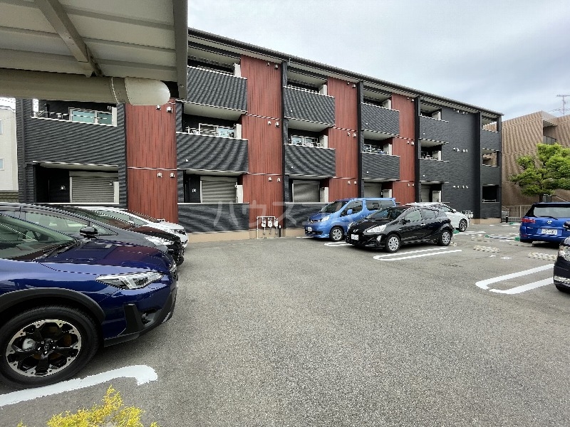 27/30 駐車場